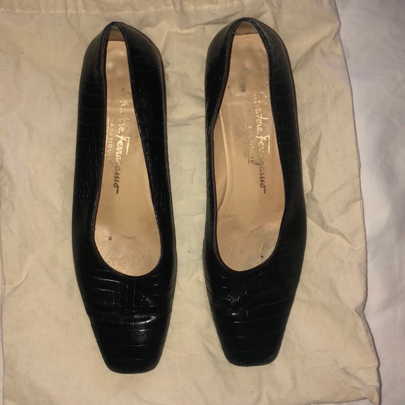 Salvatore Ferragamo Shoes - Ferrágamo crock black pumps with small heal